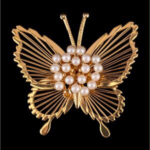 Vintage Monet Gold Tone Butterfly Brooch Pin Faux Pearl Filigree Wings Gift Box